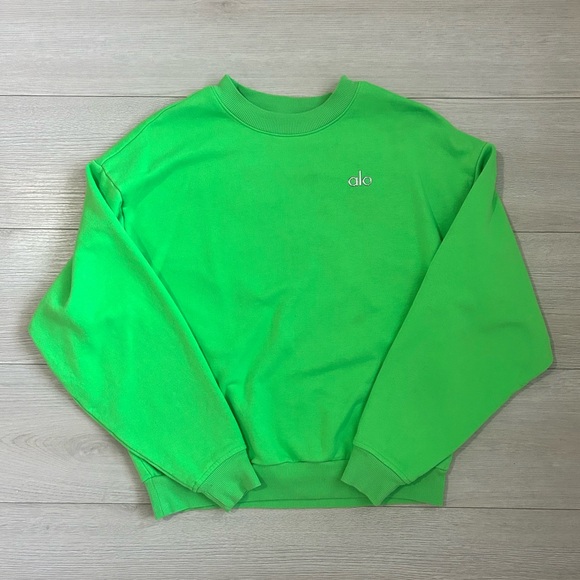 Alo Yoga Accolade Crew Neck Pullover in Green Glow - Picture 2 of 11